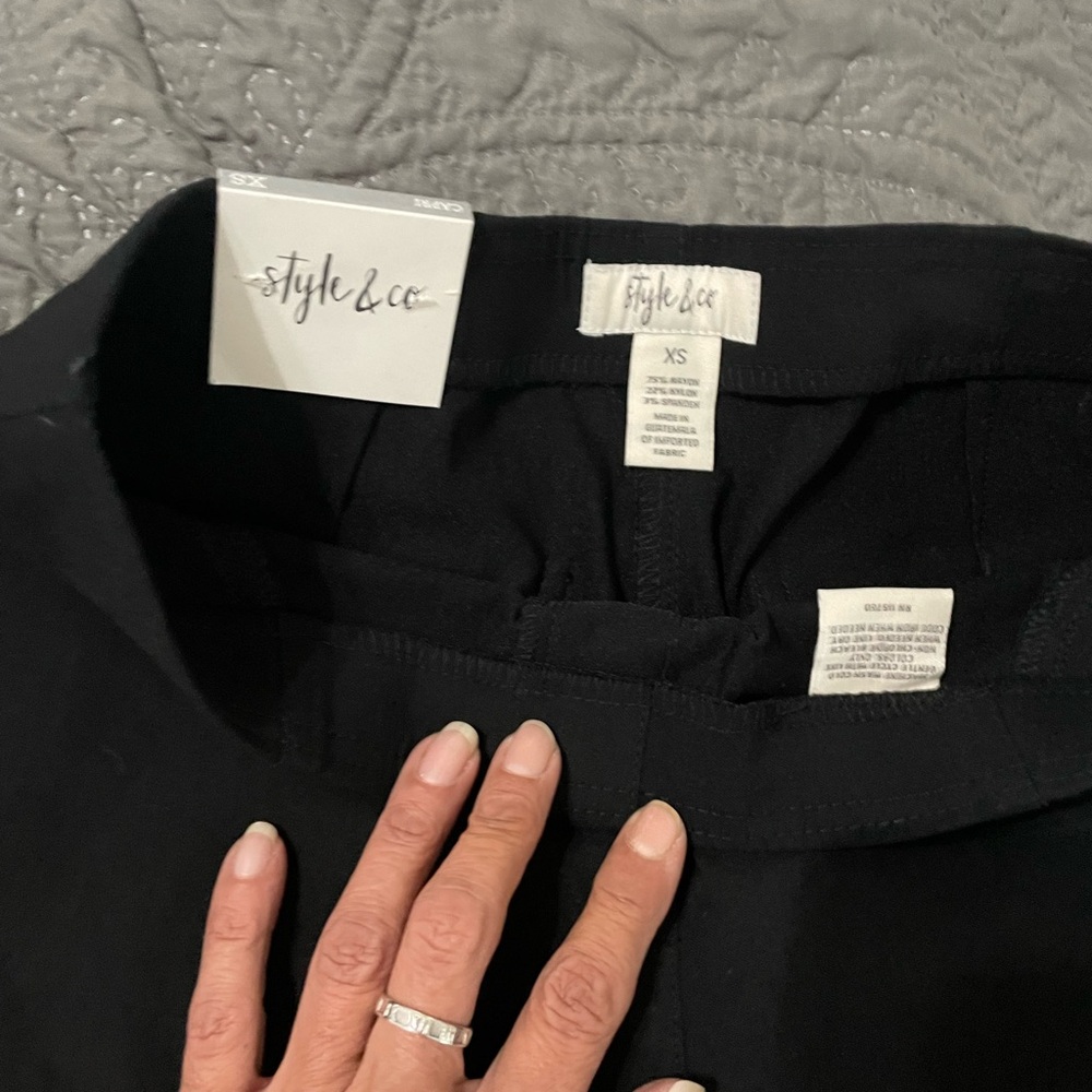 NWT style &co black Capri pants XS